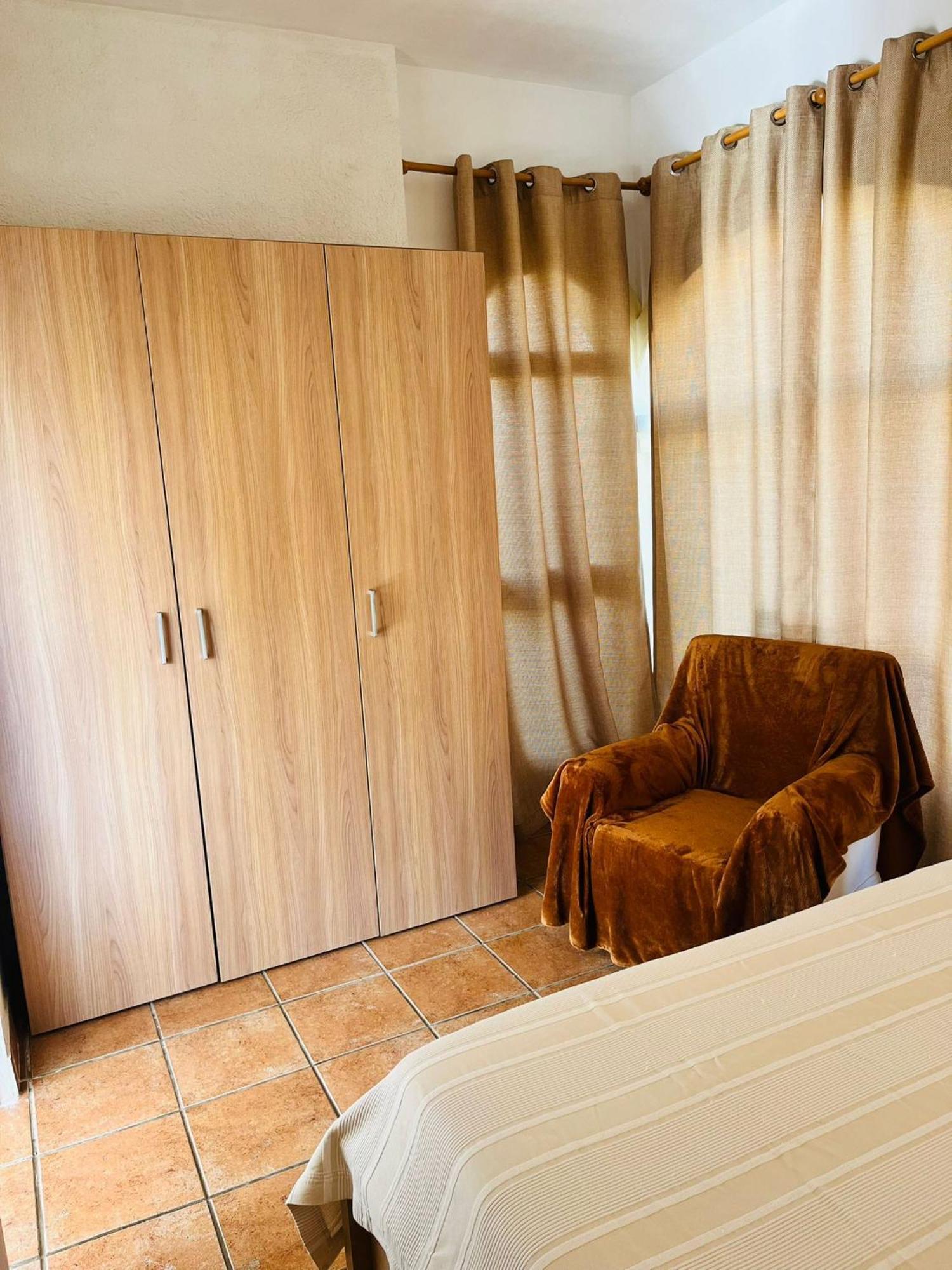 Гостьовий будинок The House Les Deveses Екстер'єр фото